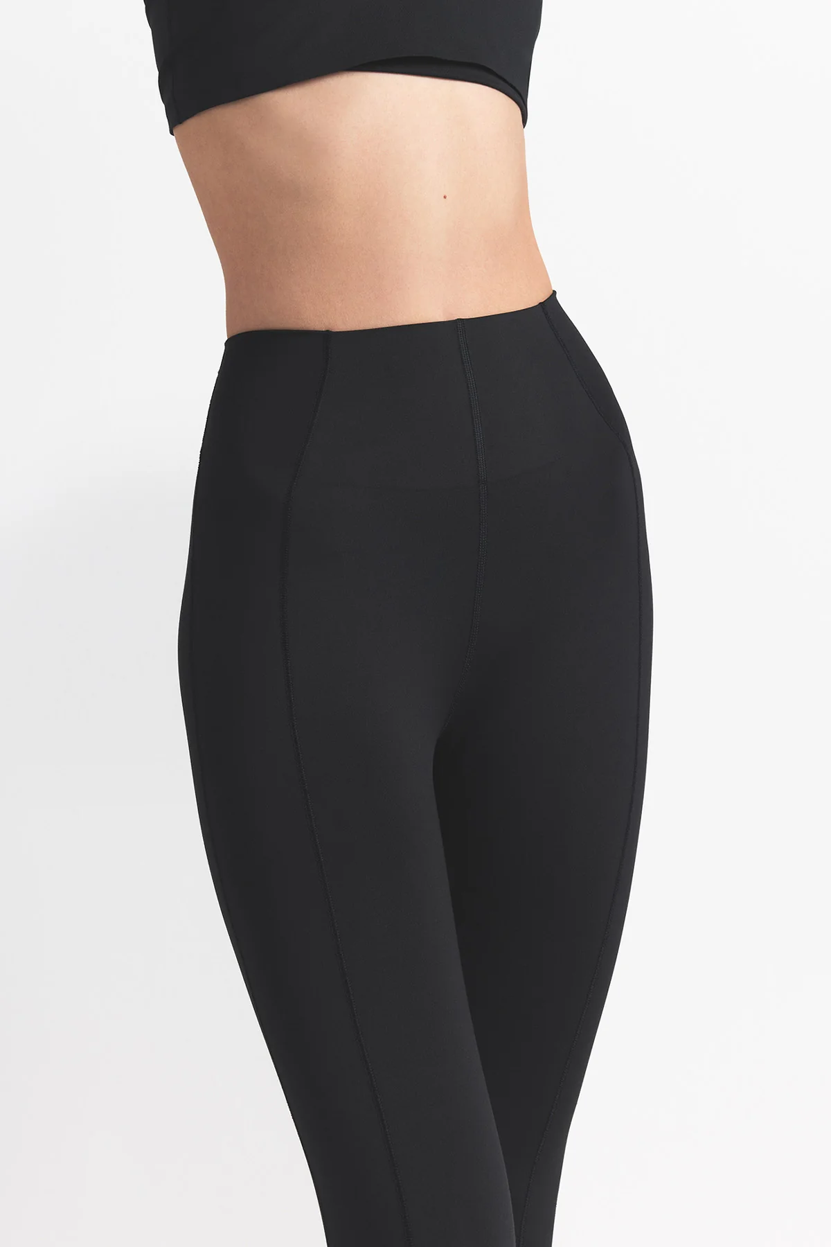 TNF X SKIMS W REFINA LEGGING - Image 3