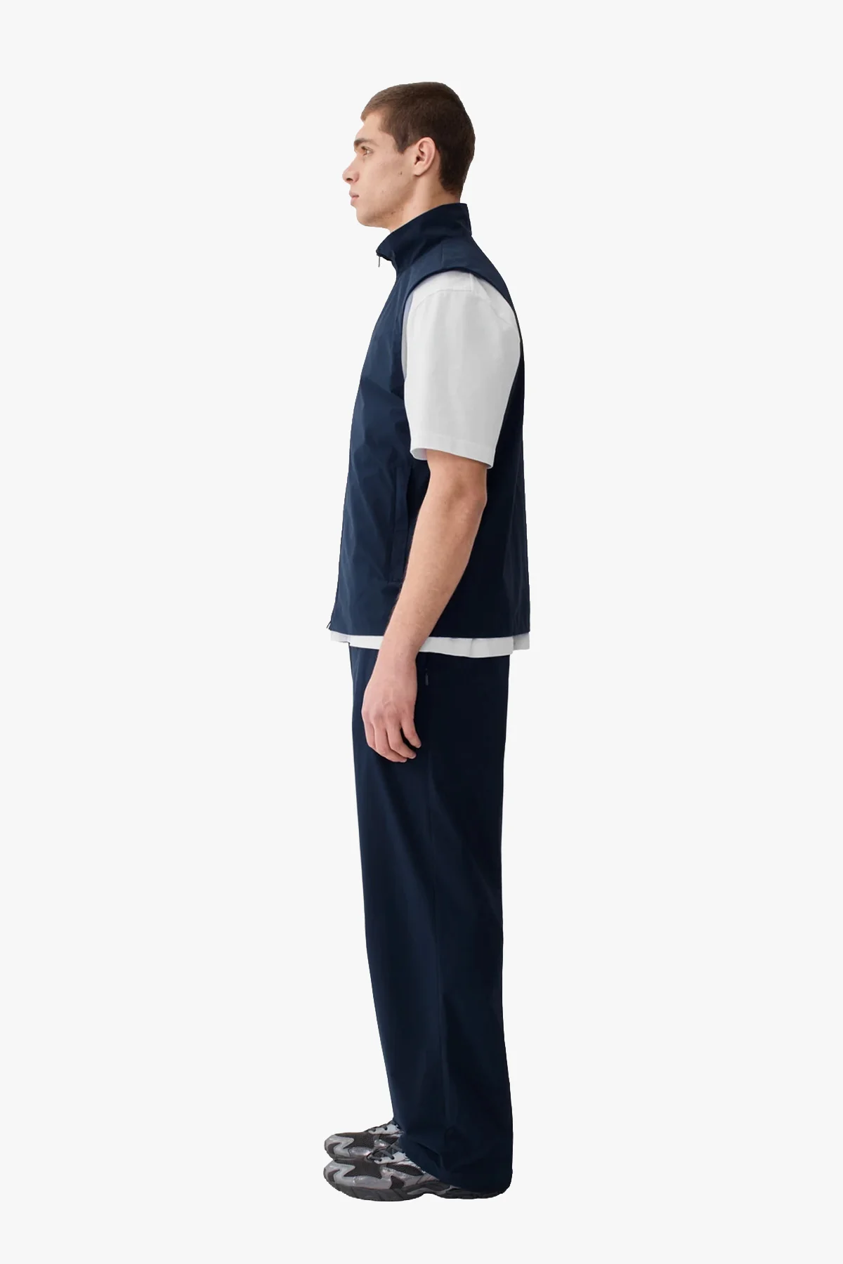 Folven Lightweight Vest - Image 2