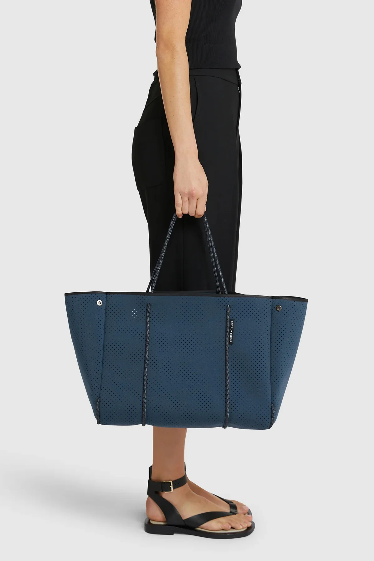 ESCAPE TOTE IN MIDNIGHT - Image 2