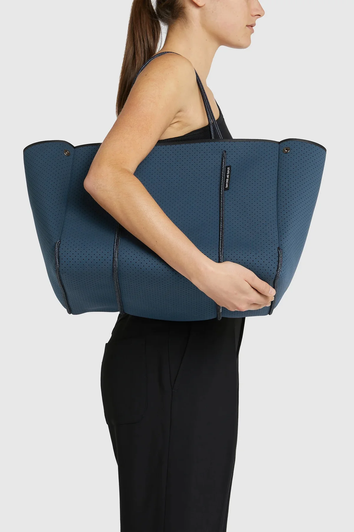 ESCAPE TOTE IN MIDNIGHT - Image 4